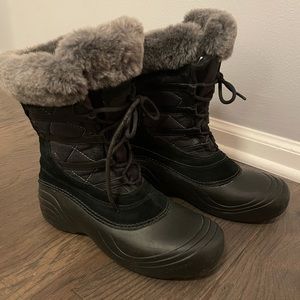 Snow boots, brand: Columbia, women size 9.5 WORN ONCE